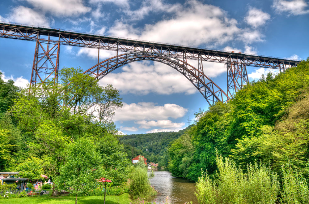 Bahn-frei-AdobeStock_69081463-web