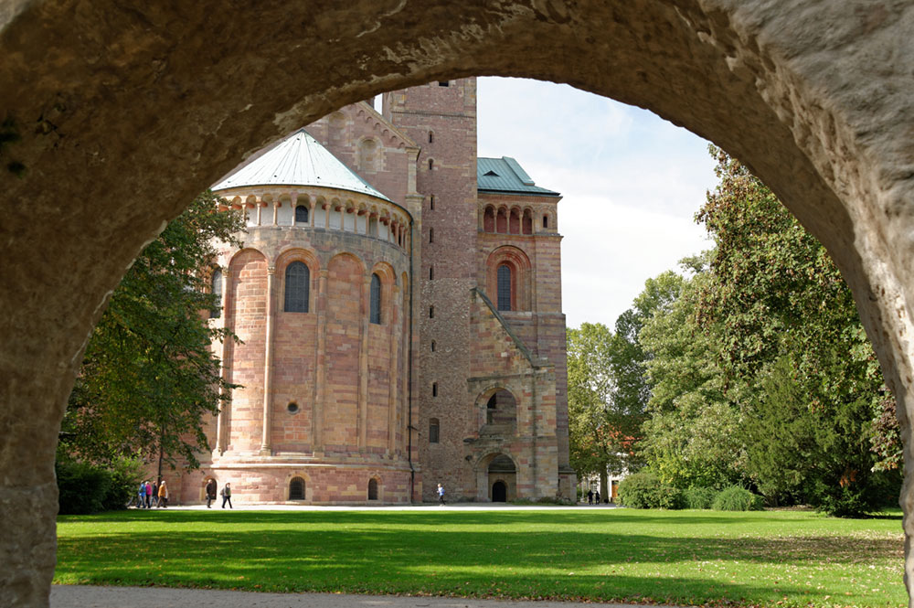 Rieslingtour-Dom-zu--Speyer-AdobeStock_65061824-web