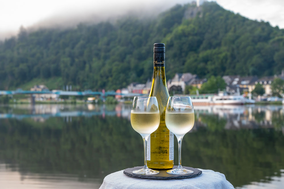Rieslingtour--Weinprobe-AdobeStock_459472536-web Rieslingtour Radreisen Mevelo