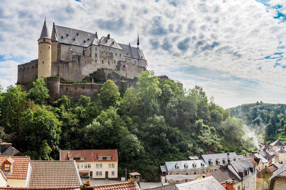 Vier-Taeler-Tour--Vianden-AdobeStock_476205747-web Vier-Täler-Tour in Luxemburg